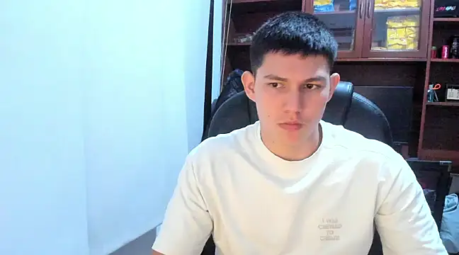 Snapshot of JamesCr_ chatting on February 22, 2025, 9:48 pm JamesCr online show from February 22, 2025, 9:48 pm