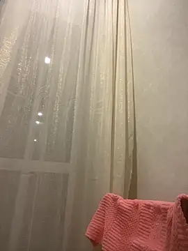 LynnAhNight online show from October 21, 2025, 2:44 am