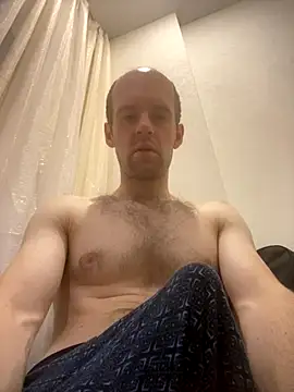 LynnAhNight online show from September 18, 2025, 3:09 am