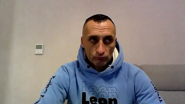 ANGELSANTAMARIA- online show from November 22, 2025, 8:18 pm