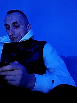 ANGELSANTAMARIA- online show from December 16, 2025, 11:09 pm