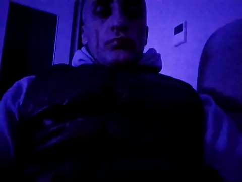 ANGELSANTAMARIA- online show from December 13, 2025, 8:04 pm