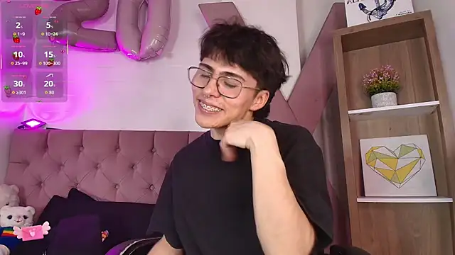 Snapshot of PepperTwink chatting on December 16, 2025, 4:44 pm PepperTwink online show from December 16, 2025, 4:44 pm