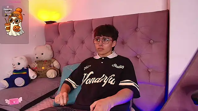 Snapshot of PepperTwink chatting on December 5, 2025, 4:49 pm PepperTwink online show from December 5, 2025, 4:49 pm