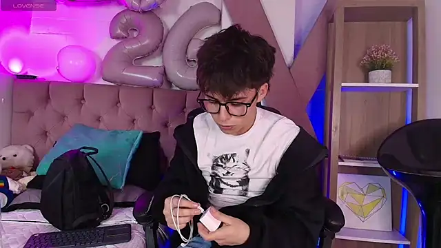 Snapshot of PepperTwink chatting on January 17, 2026, 4:43 pm PepperTwink online show from January 17, 2026, 4:43 pm