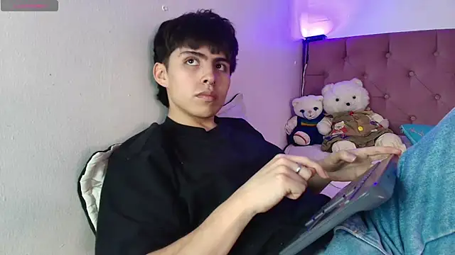 Snapshot of PepperTwink chatting on October 24, 2025, 3:55 pm PepperTwink online show from October 24, 2025, 3:55 pm