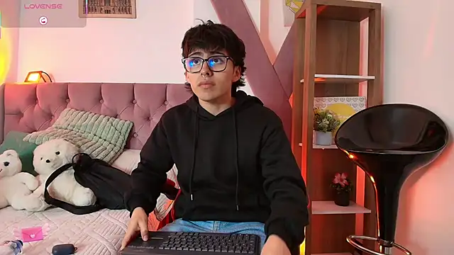 Snapshot of PepperTwink chatting on February 15, 2026, 1:10 pm PepperTwink online show from February 15, 2026, 1:10 pm