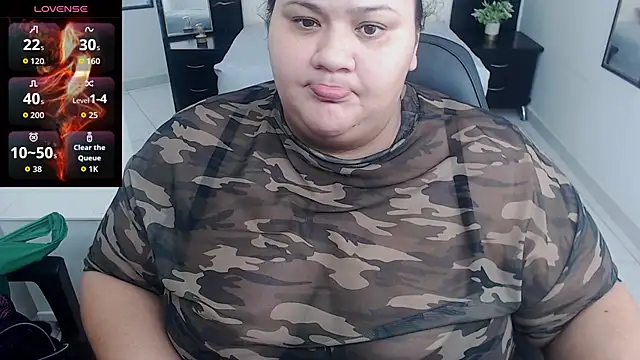 Snapshot of Aaliyah11 chatting on October 31, 2025, 1:46 am Aaliyah11 online show from October 31, 2025, 1:46 am