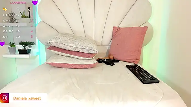 Danielaangelina online show from March 10, 2026, 6:28 am