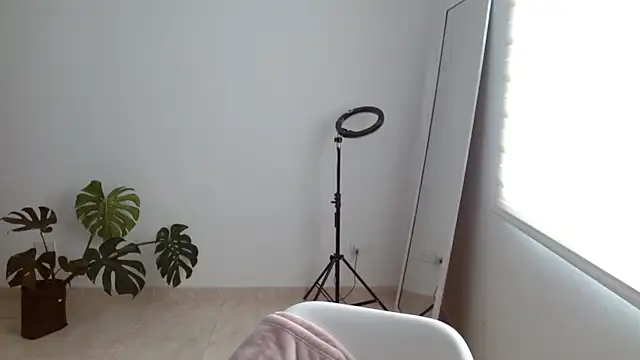 ggor4w33 online show from February 2, 2025, 7:25 pm