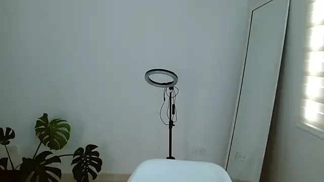 ggor4w33 online show from February 3, 2025, 9:50 pm