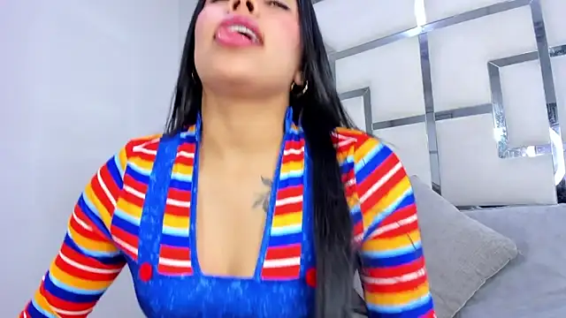 ZoeWan69 online show from October 31, 2025, 12:02 pm