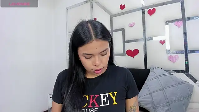 ZoeWan69 online show from February 14, 2026, 2:06 pm