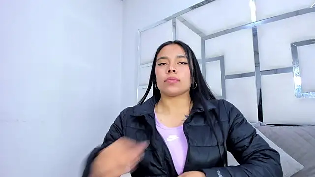 ZoeWan69 online show from November 2, 2025, 12:32 pm