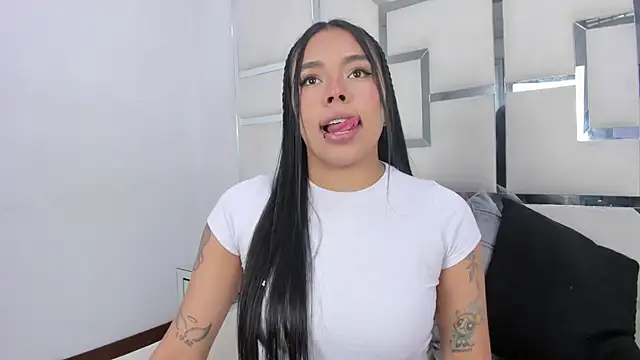 ZoeWan69 online show from January 18, 2026, 1:03 pm