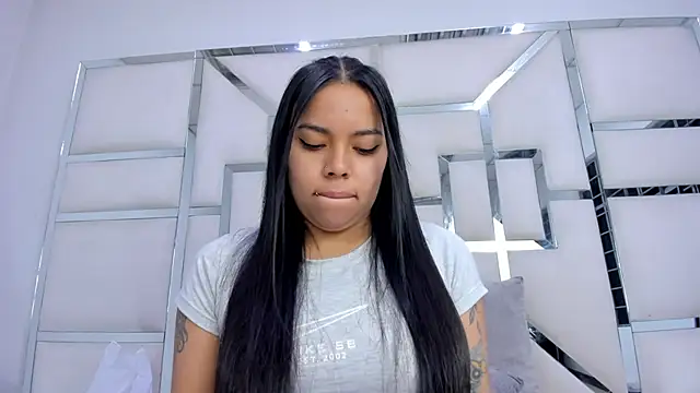 ZoeWan69 online show from December 4, 2025, 11:31 am