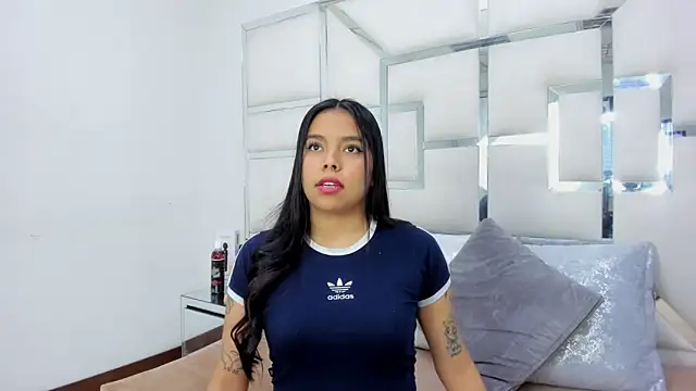 ZoeWan69 online show from March 19, 2025, 11:17 am