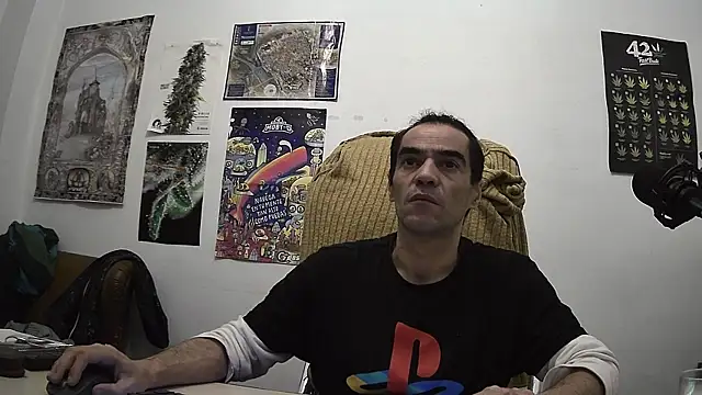 ReyDeBotones online show from April 18, 2026, 7:58 pm