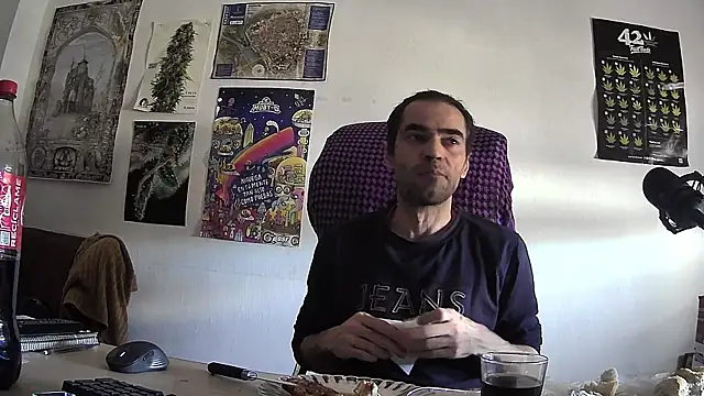 ReyDeBotones online show from April 16, 2026, 3:02 pm