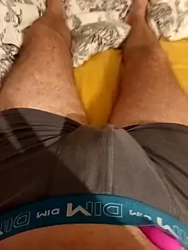 Snapshot of Dam70 chatting on October 3, 2025, 8:21 pm Dam70 online show from October 3, 2025, 8:21 pm