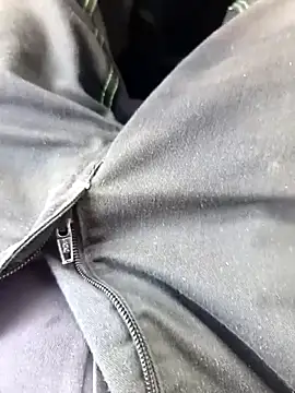 Snapshot of Dam70 chatting on October 6, 2025, 11:11 am Dam70 online show from October 6, 2025, 11:11 am