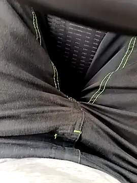 Snapshot of Dam70 chatting on December 2, 2025, 1:35 pm Dam70 online show from December 2, 2025, 1:35 pm