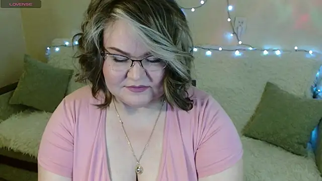 Snapshot of Vivien__wet chatting on February 4, 2025, 8:06 pm Vivien wet online show from February 4, 2025, 8:06 pm