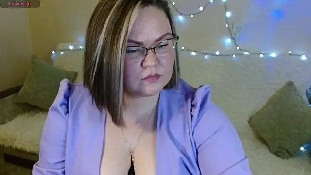 Snapshot of Vivien__wet chatting on February 3, 2025, 3:27 pm Vivien wet online show from February 3, 2025, 3:27 pm