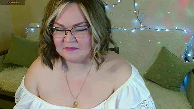 Snapshot of Vivien__wet chatting on February 5, 2025, 8:57 pm Vivien wet online show from February 5, 2025, 8:57 pm