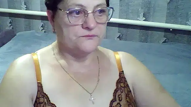 Snapshot of ElzaJewel chatting on November 17, 2025, 11:20 pm ElzaJewel online show from November 17, 2025, 11:20 pm