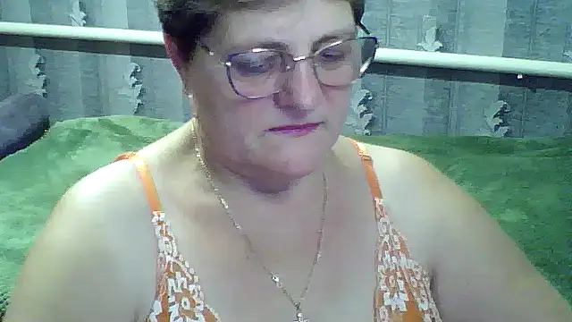Snapshot of ElzaJewel chatting on October 9, 2025, 6:41 pm ElzaJewel online show from October 9, 2025, 6:41 pm