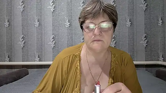 Snapshot of ElzaJewel chatting on May 4, 2026, 9:28 pm ElzaJewel online show from May 4, 2026, 9:28 pm