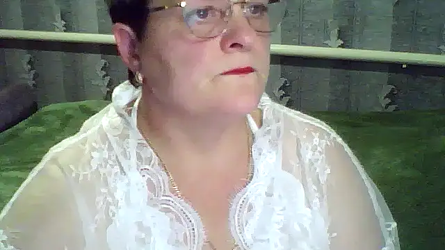 Snapshot of ElzaJewel chatting on October 16, 2025, 5:10 pm ElzaJewel online show from October 16, 2025, 5:10 pm