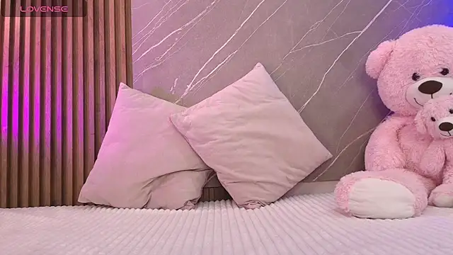 Snapshot of ariana_jhonson1 chatting on February 25, 2026, 12:16 pm ariana jhonson1 online show from February 25, 2026, 12:16 pm