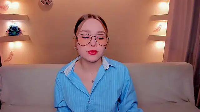 Snapshot of YourMegan chatting on November 4, 2025, 7:17 pm YourMegan online show from November 4, 2025, 7:17 pm