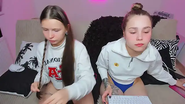 Snapshot of YourMegan chatting on September 8, 2025, 5:56 pm YourMegan online show from September 8, 2025, 5:56 pm