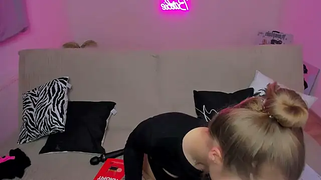 Snapshot of YourMegan chatting on September 22, 2025, 6:03 pm YourMegan online show from September 22, 2025, 6:03 pm