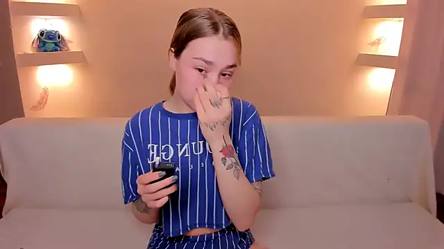 Snapshot of YourMegan chatting on November 16, 2025, 5:39 pm YourMegan online show from November 16, 2025, 5:39 pm