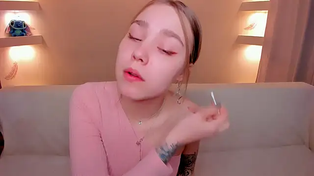 Snapshot of YourMegan chatting on November 13, 2025, 5:39 pm YourMegan online show from November 13, 2025, 5:39 pm