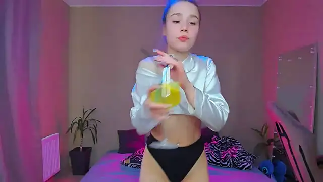 Snapshot of YourMegan chatting on March 18, 2025, 11:33 am YourMegan online show from March 18, 2025, 11:33 am