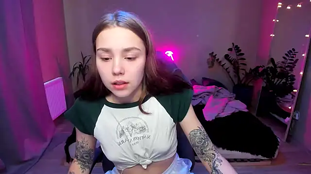 Snapshot of YourMegan chatting on March 22, 2025, 8:29 am YourMegan online show from March 22, 2025, 8:29 am