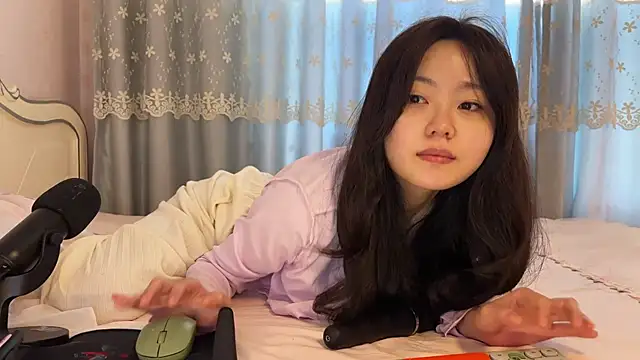 nanaliu6 online show from November 11, 2025, 2:17 am