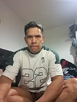 Snapshot of liamlara chatting on September 14, 2025, 5:08 am liamlara online show from September 14, 2025, 5:08 am