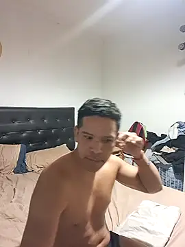 Snapshot of liamlara chatting on October 11, 2025, 11:39 pm liamlara online show from October 11, 2025, 11:39 pm