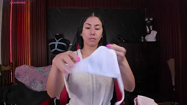 XiaQueen online show from April 17, 2026, 11:57 am