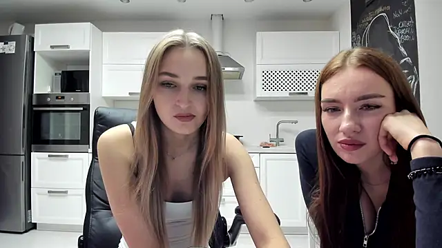 Snapshot of lisenok chatting on October 16, 2025, 8:28 pm lisenok online show from October 16, 2025, 8:28 pm