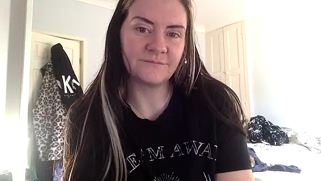 AureliaXOX online show from February 6, 2025, 2:04 pm