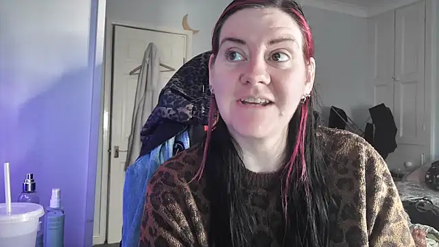 Snapshot of AureliaXOX chatting on November 25, 2025, 10:04 am AureliaXOX online show from November 25, 2025, 10:04 am