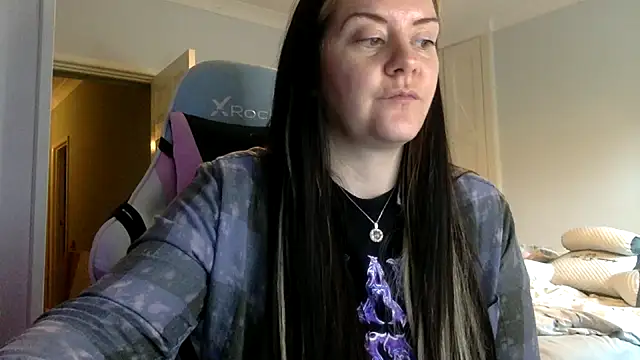 Snapshot of AureliaXOX chatting on February 7, 2025, 11:45 am AureliaXOX online show from February 7, 2025, 11:45 am