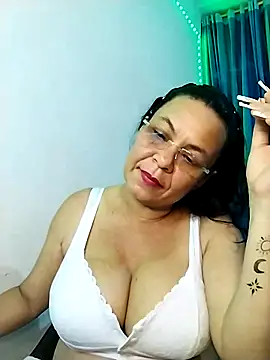 Snapshot of thefuckingowneroftits chatting on February 27, 2025, 8:35 am thefuckingowneroftits online show from February 27, 2025, 8:35 am
